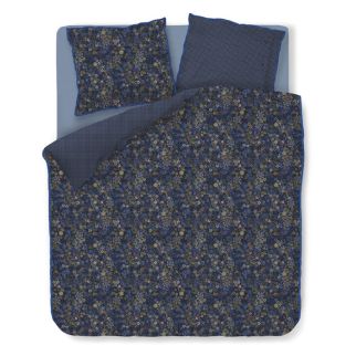 PIP Studio Tutti i Fiori Dark Blue dekbedovertrek met dichte bloemenprint, bovenaanzicht op bed